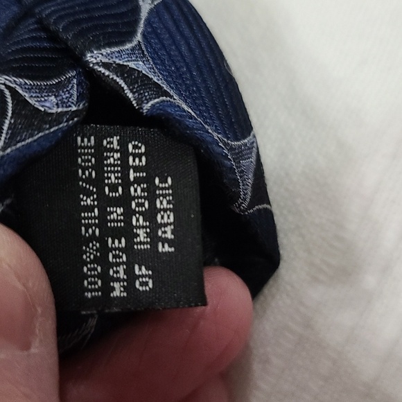 Mens Tie Bundle 2 100%Silk John Ashford(Navy GUC READ/Bruno Piattelli EUC 58-60" - Picture 4 of 9